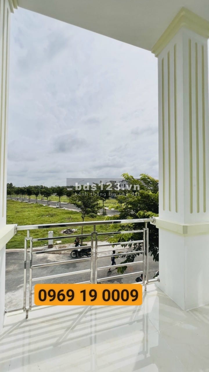 Bán nhà full nội thất cao cấp ngay Tân Uyên