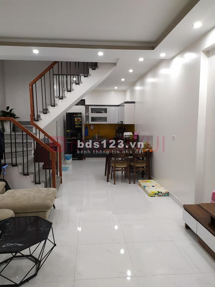 Bán nhà Hot Hot Hot Ngọc Thụy, 42 m 5 tầng giá 3.6 tỷ