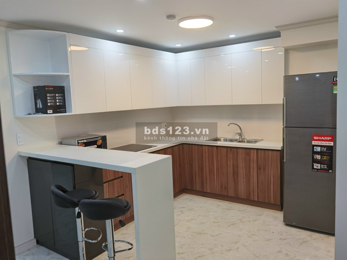 Cho thuê căn hộ 2PN 2WC, 81m2, tầng cao, view thoáng mát. Giá : 12tr/tháng( full nt).