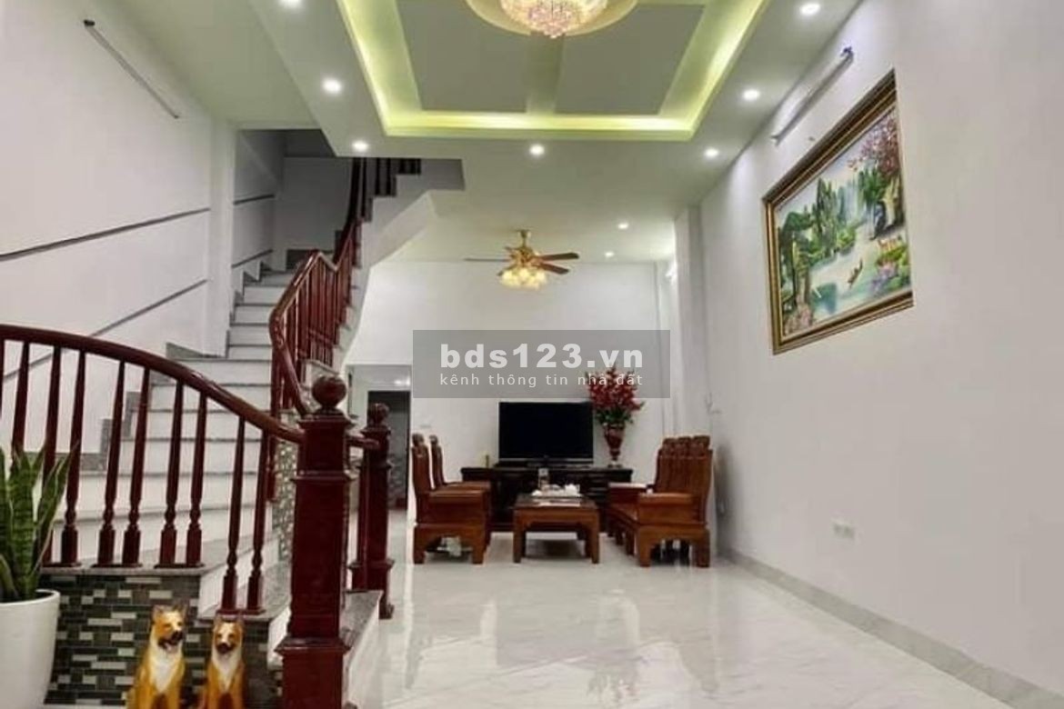 Bán nhà phường Ngọc Lâm Long Biên, 45 m, 5 tầng, view cầu Long Biên