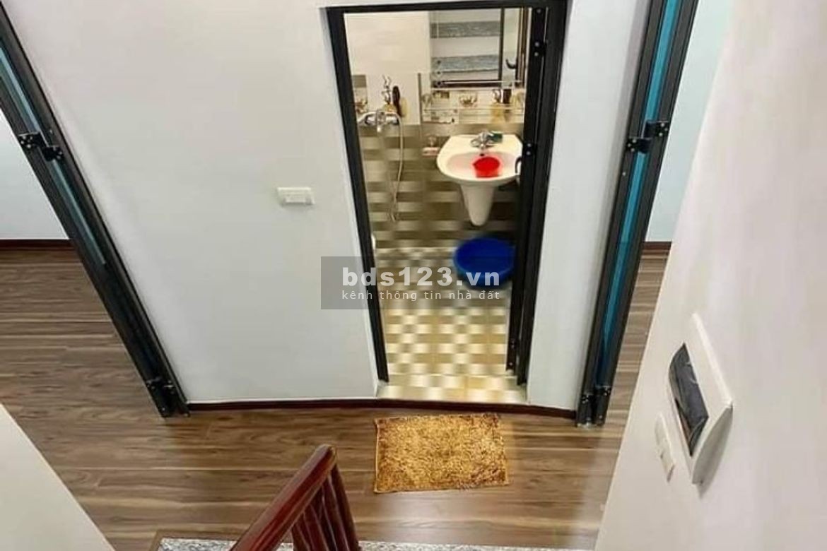 Bán nhà phường Ngọc Lâm Long Biên, 45 m, 5 tầng, view cầu Long Biên