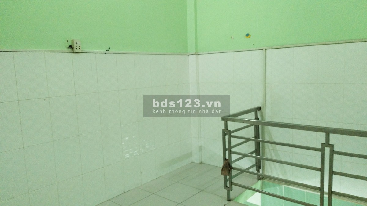 Nhà chính chủ 1 trệt 1 lầu nằm trong khu vực yên tĩnh có camera an ninh