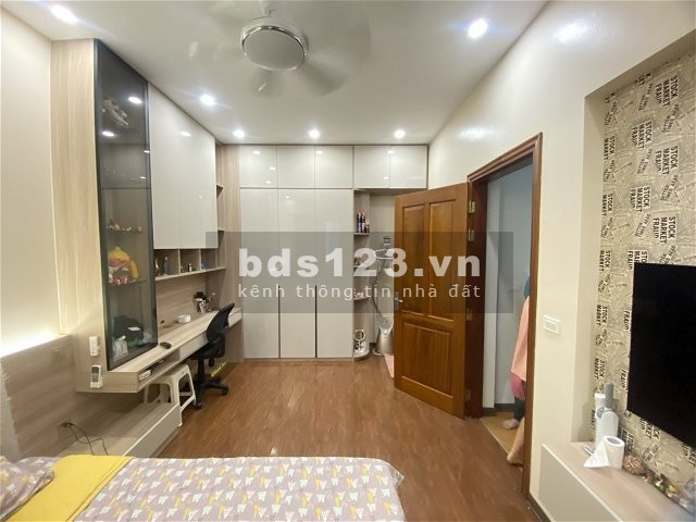 Bán nhà mặt ngõ Lạc Long Quân, Tây Hồ. Ô tô vào nhà, Làm Vp Cty. DT 88m, 5T, Mt 5m, 15 Tỷ. Ở sướng