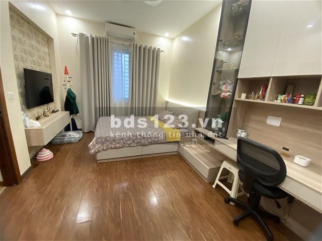 Bán nhà mặt ngõ Lạc Long Quân, Tây Hồ. Ô tô vào nhà, Làm Vp Cty. DT 88m, 5T, Mt 5m, 15 Tỷ. Ở sướng