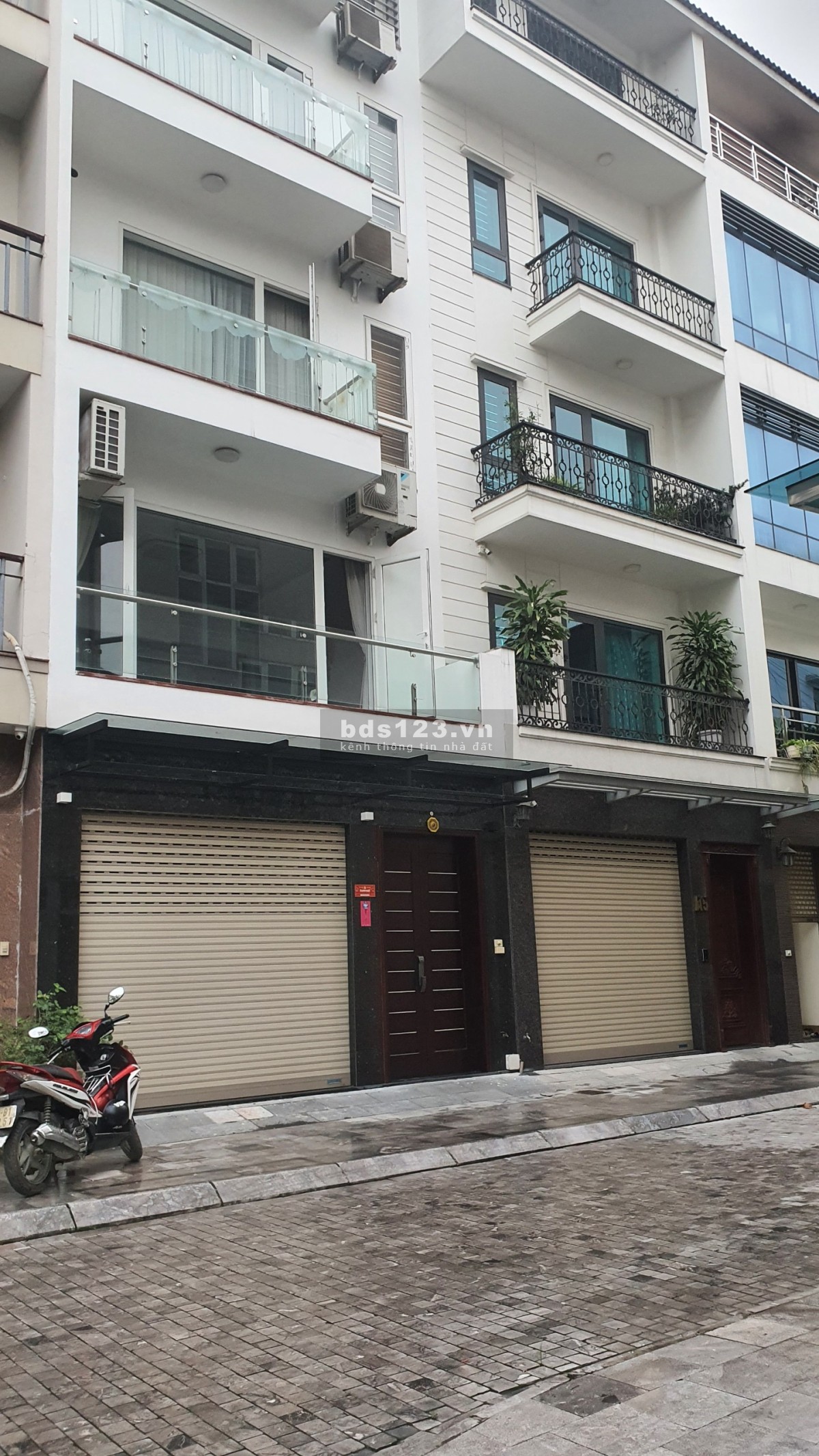 Bán nhà mặt ngõ Lạc Long Quân, Tây Hồ. Ô tô vào nhà, Làm Vp Cty. DT 88m, 5T, Mt 5m, 15 Tỷ. Ở sướng