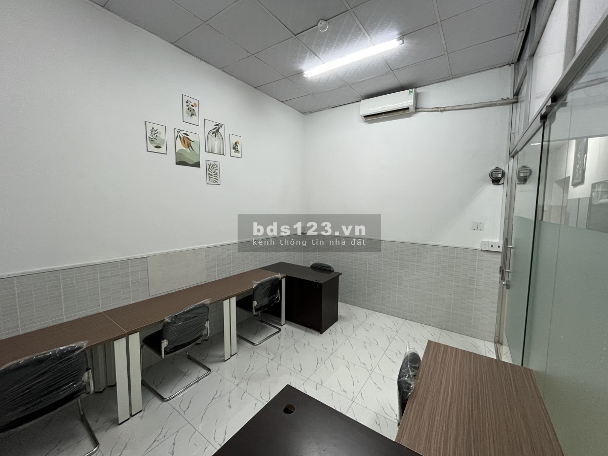 Văn phòng trọn gói và văn phòng ảo tại Quận 1 có sẵn bàn, ghế, lễ tân nhận thư,...