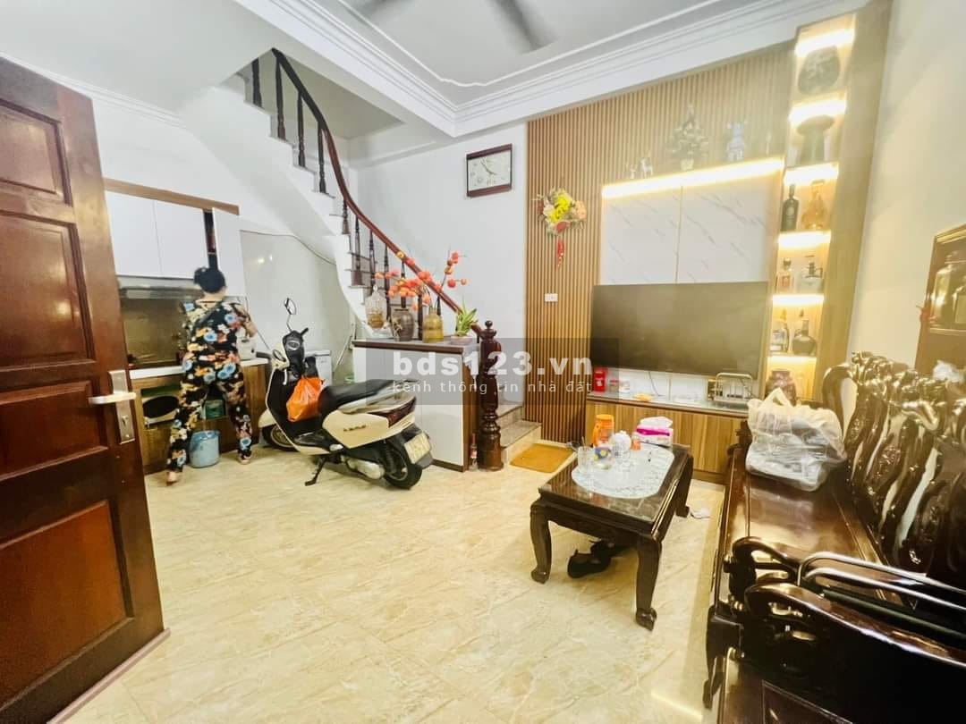 Bán nhà Văn Hương, Đống Đa, 28m2, 4 tầng, 2tỷ, ngõ nông