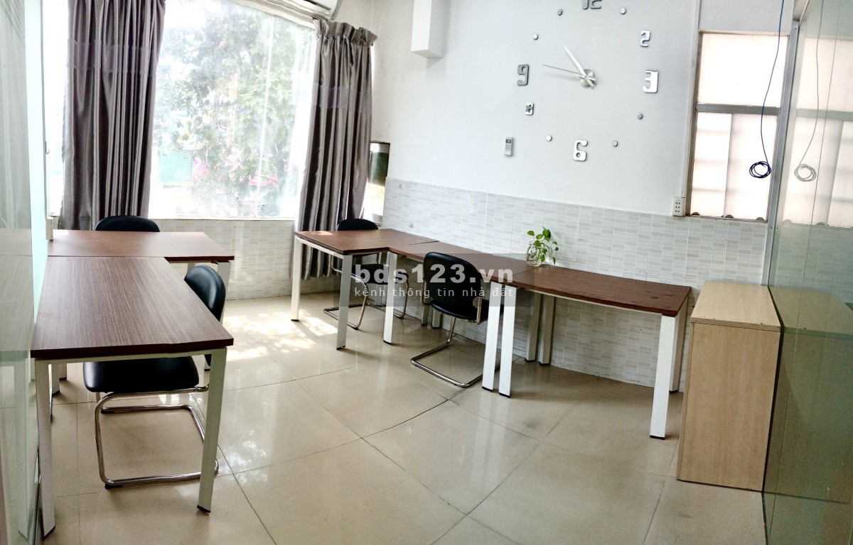 Văn phòng trọn gói và văn phòng ảo tại Quận 1 có sẵn bàn, ghế, lễ tân nhận thư,...