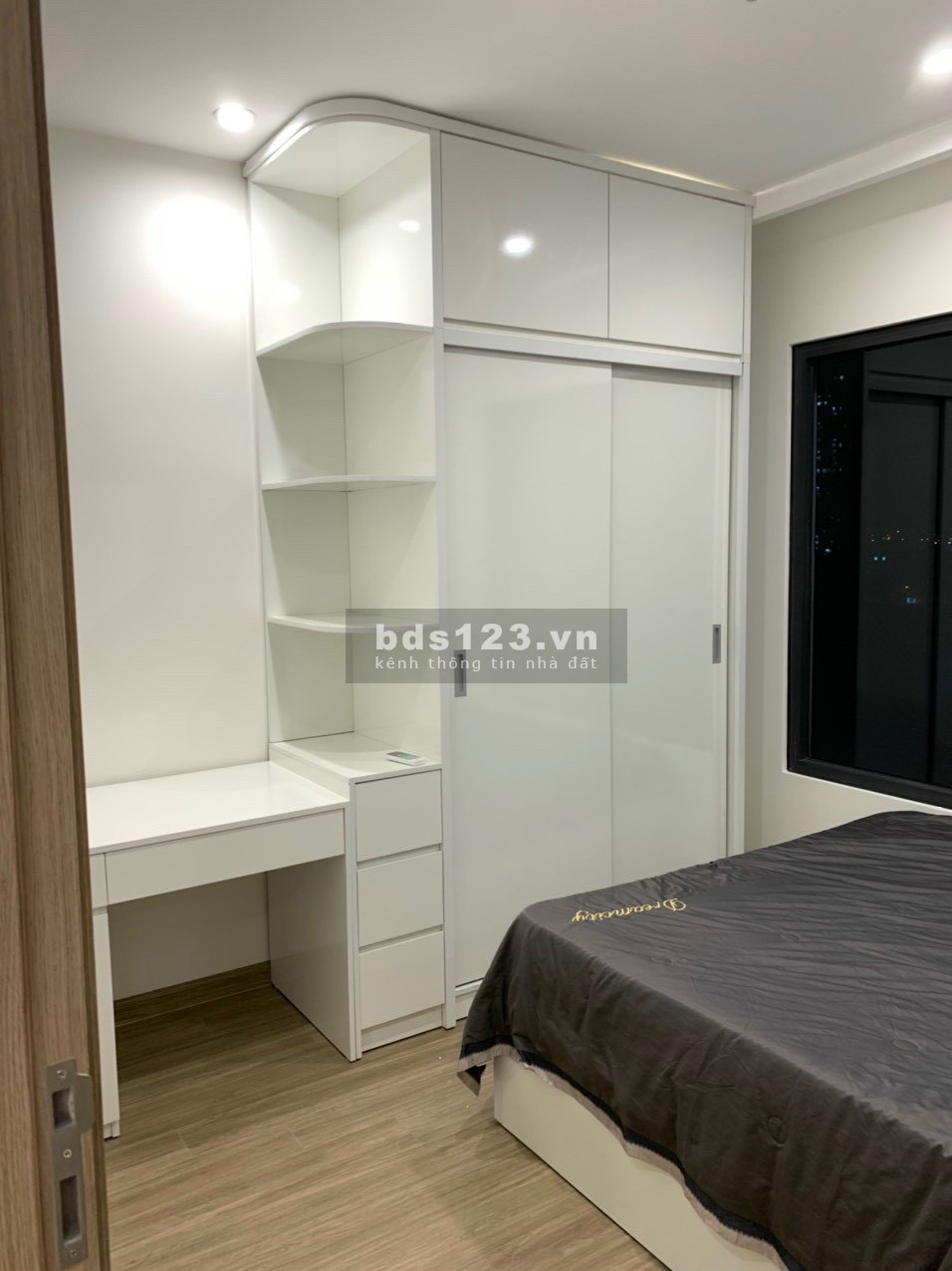 Chình chủ cần sang nhượng 2N2WC full nội thất 54m 2 tỷ550 Vinhomes Smart City