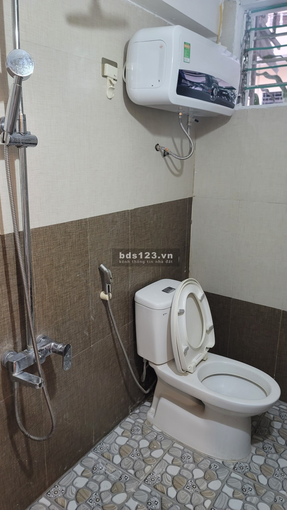 Mặt bằng cho thuê 65m 2 ưu tiên văn phòng hoặc hộ gia đình kv Trần Cung