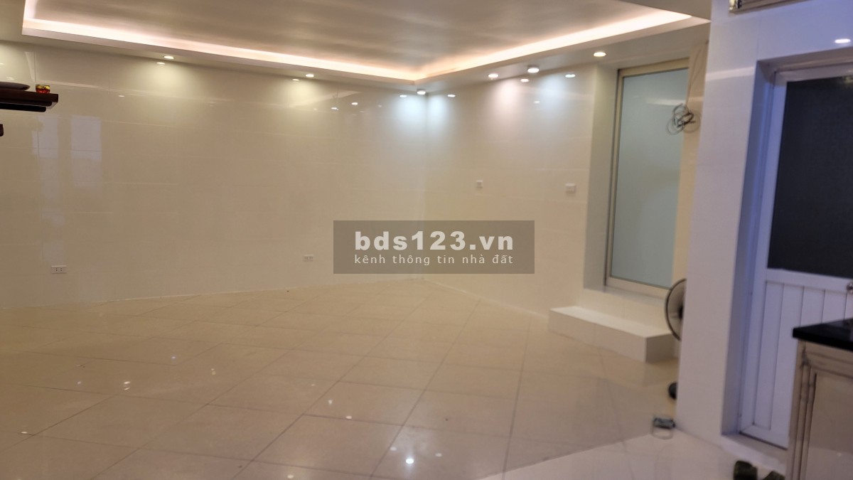 Mặt bằng cho thuê 65m 2 ưu tiên văn phòng hoặc hộ gia đình kv Trần Cung