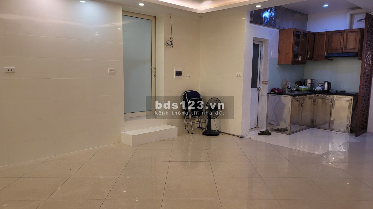 Mặt bằng cho thuê 65m 2 ưu tiên văn phòng hoặc hộ gia đình kv Trần Cung