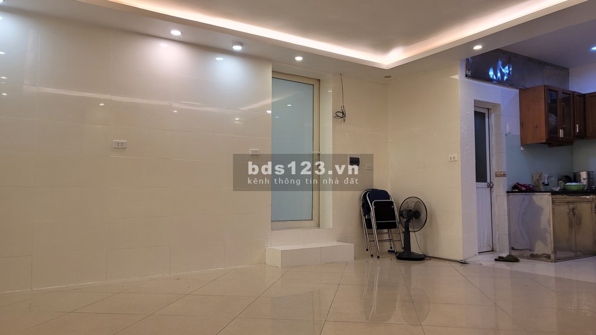 Mặt bằng cho thuê 65m 2 ưu tiên văn phòng hoặc hộ gia đình kv Trần Cung