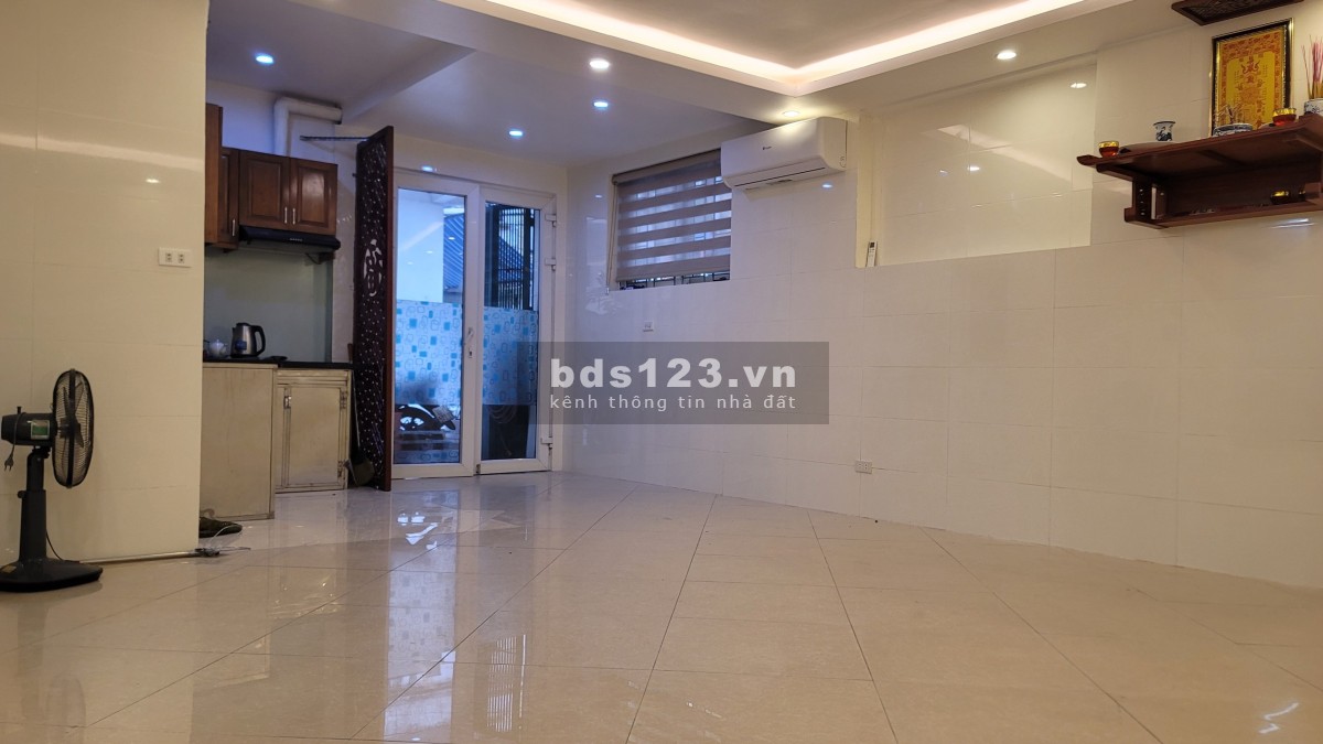 Mặt bằng cho thuê 65m 2 ưu tiên văn phòng hoặc hộ gia đình kv Trần Cung