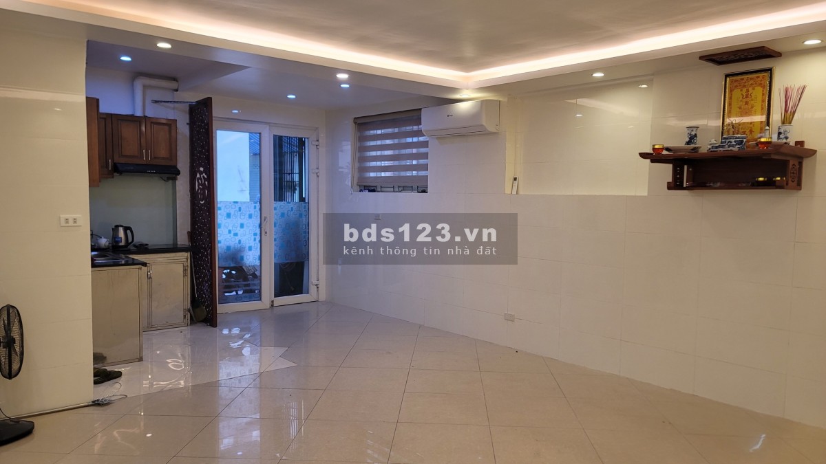 Mặt bằng cho thuê 65m 2 ưu tiên văn phòng hoặc hộ gia đình kv Trần Cung