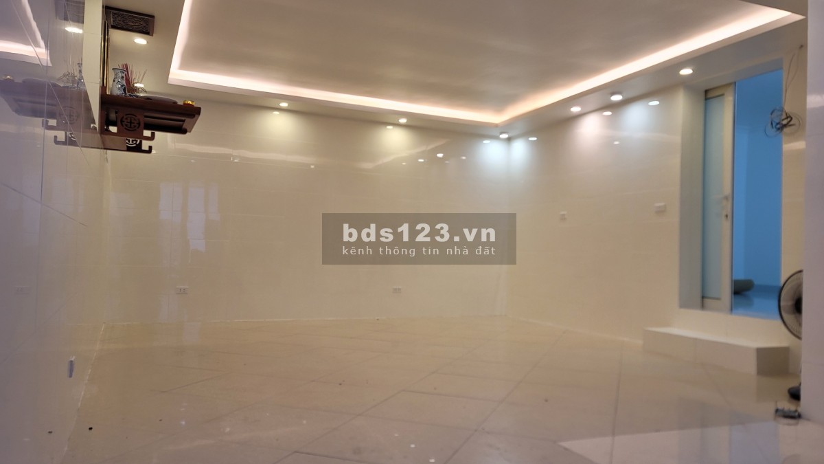 Mặt bằng cho thuê 65m 2 ưu tiên văn phòng hoặc hộ gia đình kv Trần Cung