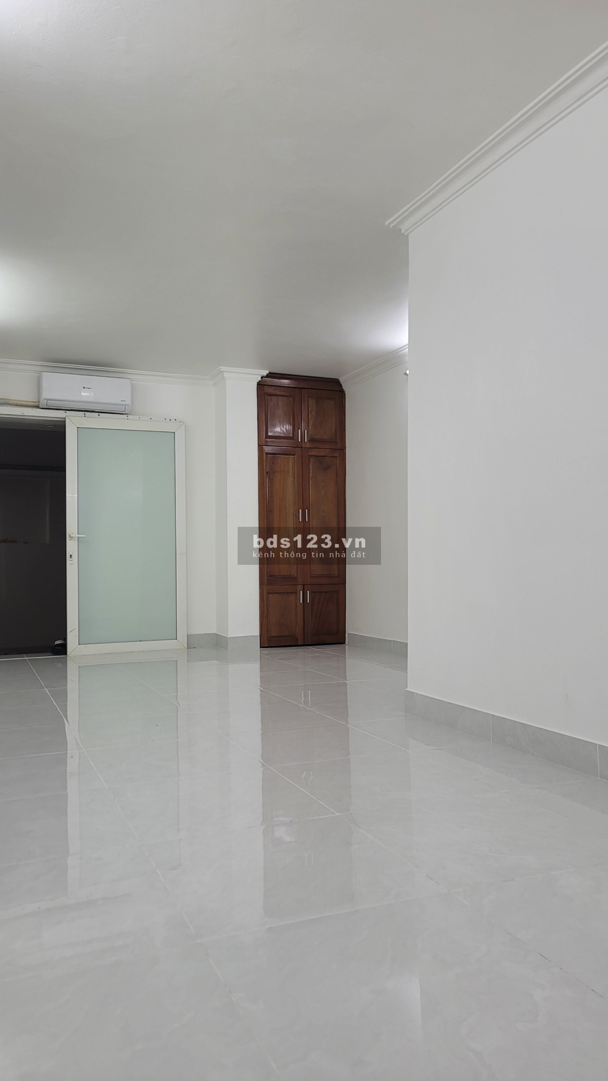Mặt bằng cho thuê 65m 2 ưu tiên văn phòng hoặc hộ gia đình kv Trần Cung
