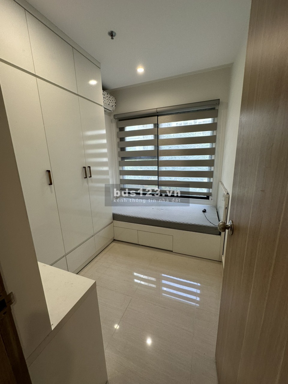 Cần tiền bán cắt lỗ căn hộ 2PN 2WC góc giá 2 tỷ 050tr bao phí, nội thất mới tinh Vinhomes Ocean Park