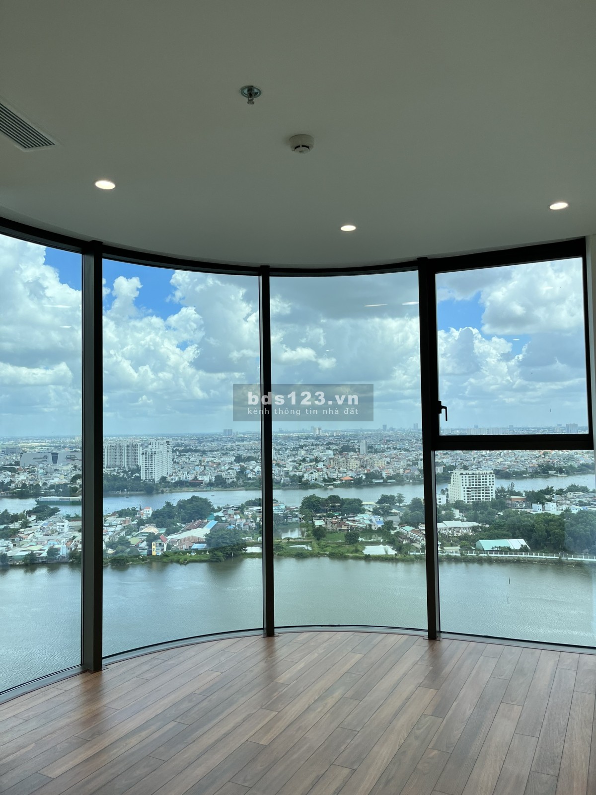 Bán căn hộ Thảo Điền Green 129m2, 3PN, view sông toàn Sài Gòn xuất sắc, giá bán chỉ 21 tỷ