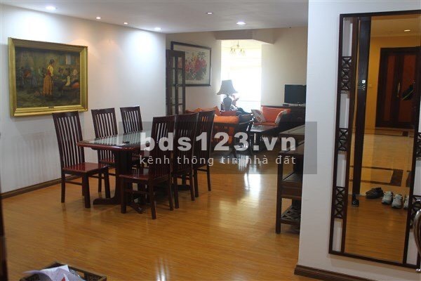 Bán căn hộ - Tòa E1 tầng 08 - 4 ngủ đồ cơ bản. Giá 5,2 tỷ. LH: 0969866063