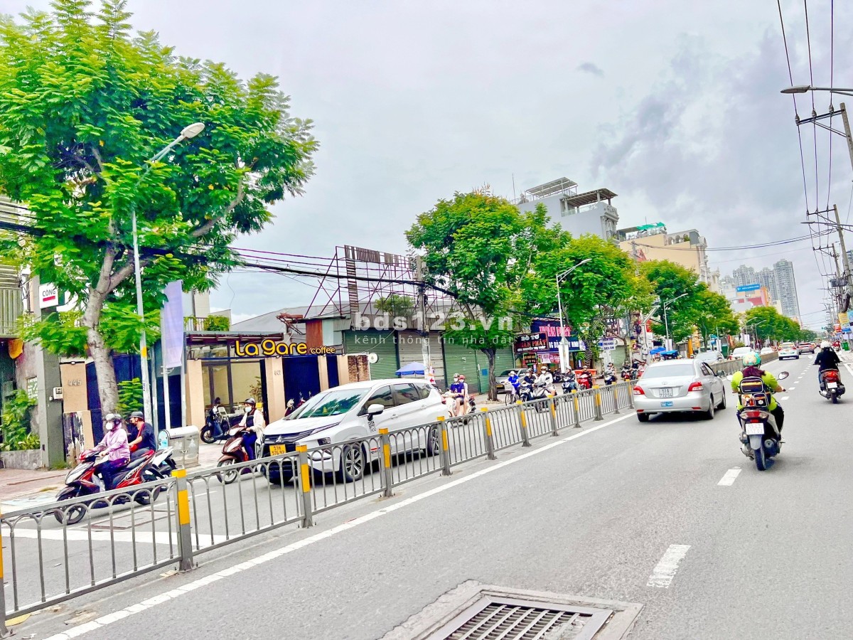 Cho thuê tòa nhà 9 tầng mặt tiền Nguyễn Thị Thập, Q7