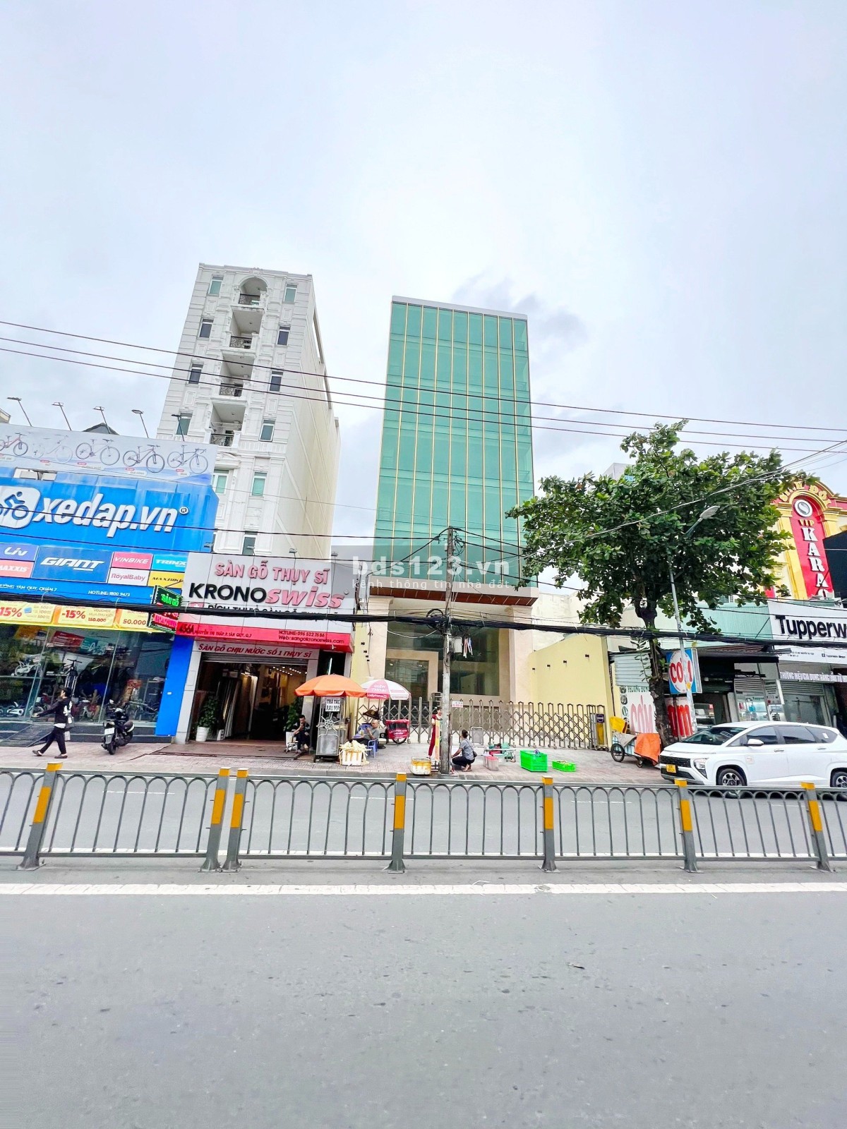 Cho thuê tòa nhà 9 tầng mặt tiền Nguyễn Thị Thập, Q7