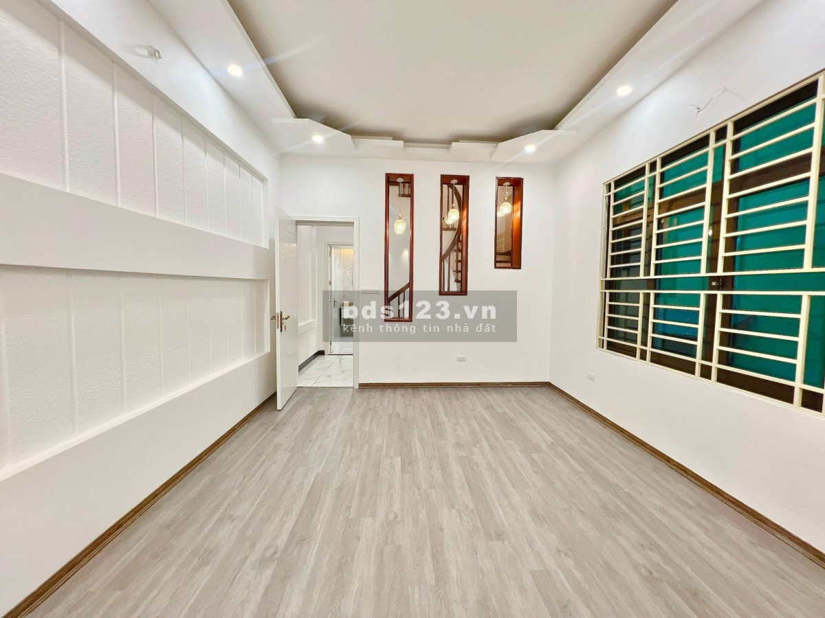 Siêu phẩm Cầu Giấy, phố Hoa Bằng - Diện tích 39M2 - Gía nhỉnh 5 tỷ