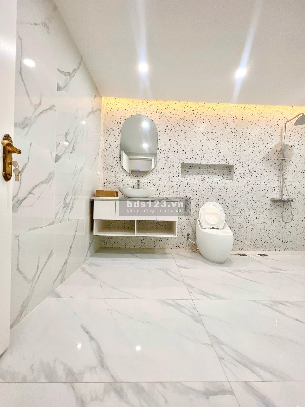Siêu phẩm Cầu Giấy, phố Hoa Bằng - Diện tích 39M2 - Gía nhỉnh 5 tỷ