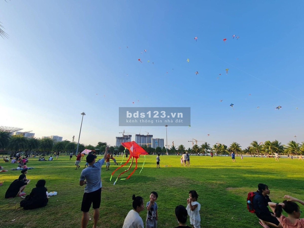 Căn hộ Vinhomes Grand Park Origami giá bán 2,45 tỷ giá gốc 3,5 tỷ cắt lỗ 1,1 tỷ 2PN2WC 59m2