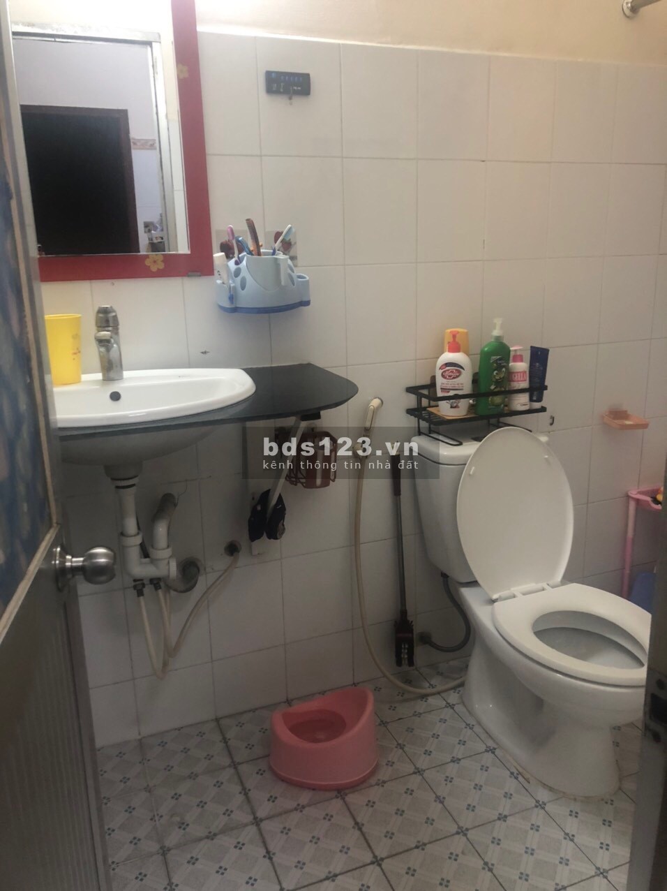 Chính chủ cần bán căn hộ (lầu 5, thang bộ)