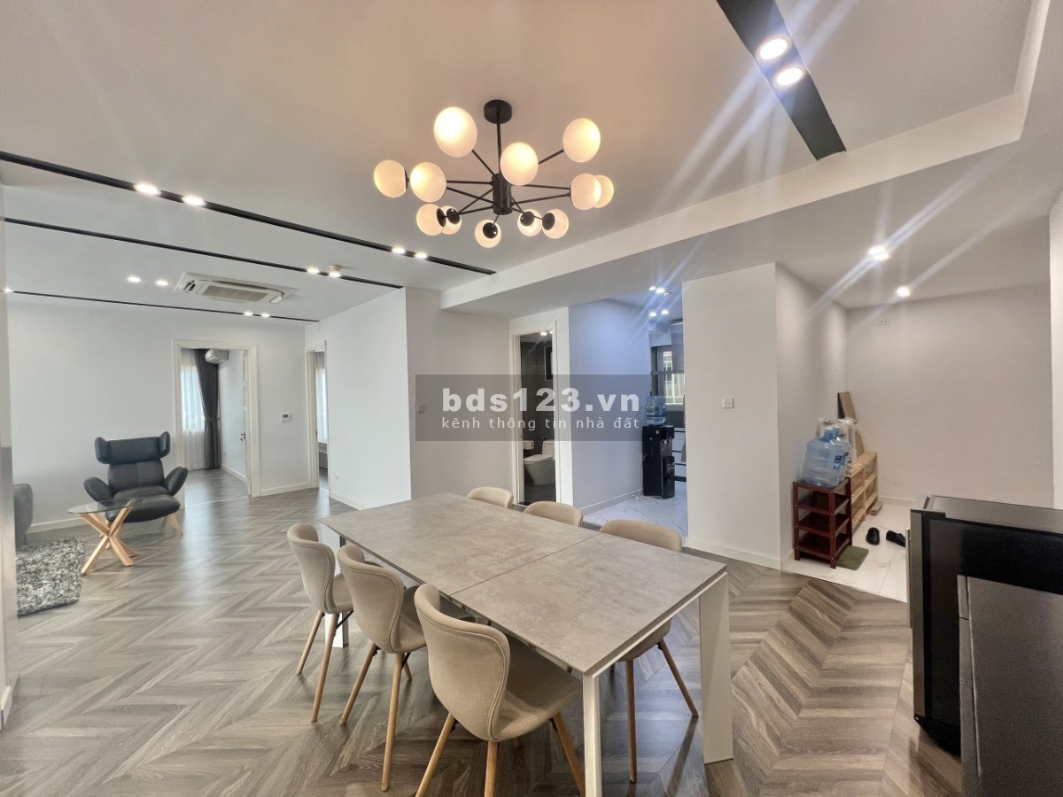Cho thuê căn hộ tòa E4, 3 ngủ full đồ tại Ciputra Hà Nội
