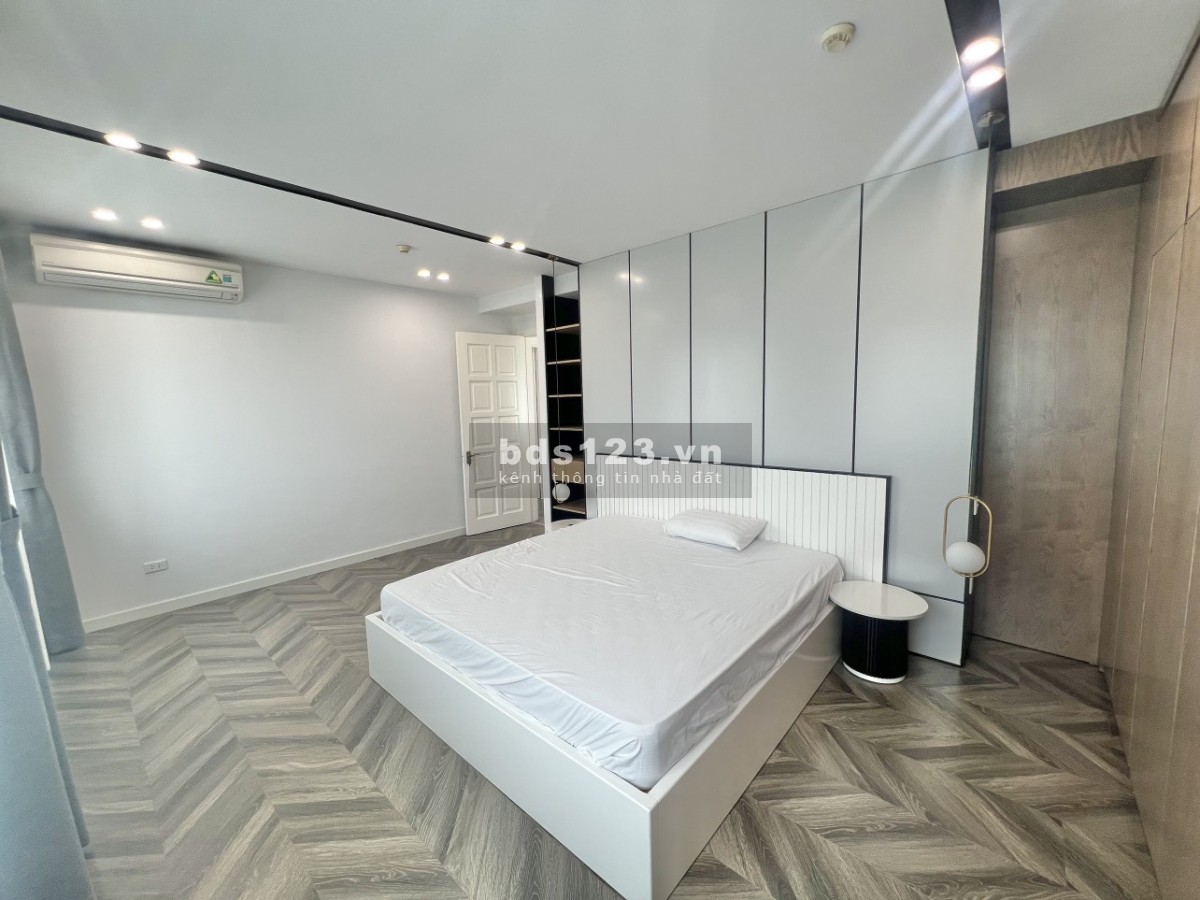 Cho thuê căn hộ tòa E4, 3 ngủ full đồ tại Ciputra Hà Nội