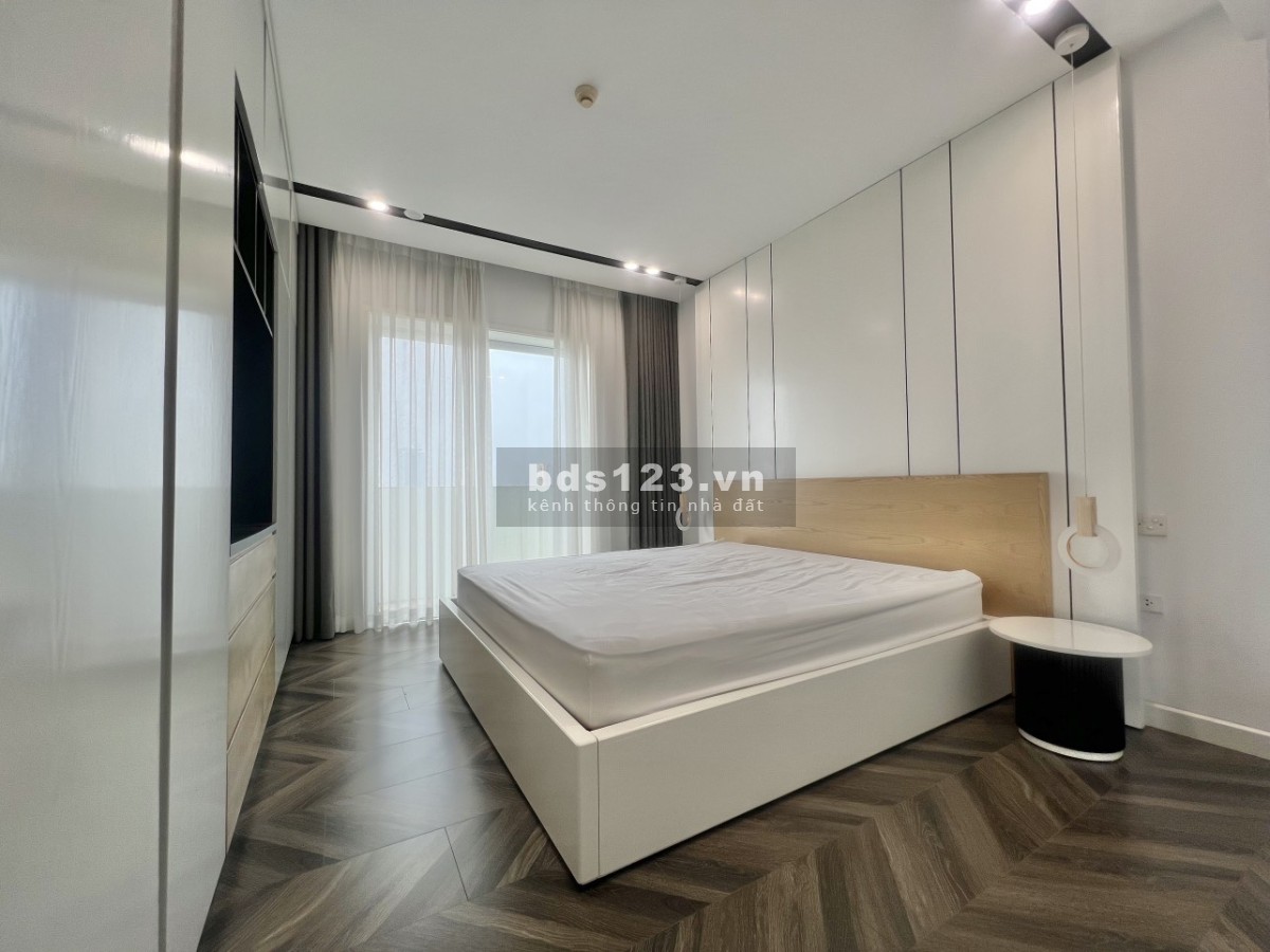 Cho thuê căn hộ tòa E4, 3 ngủ full đồ tại Ciputra Hà Nội
