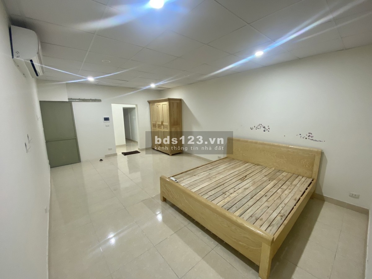 Cho thuê nguyên căn kinh doanh ngõ thông Yên Hòa Cầu Giấy 5 ngủ 3T = 150m2. Đủ đồ. Giá 16tr/th