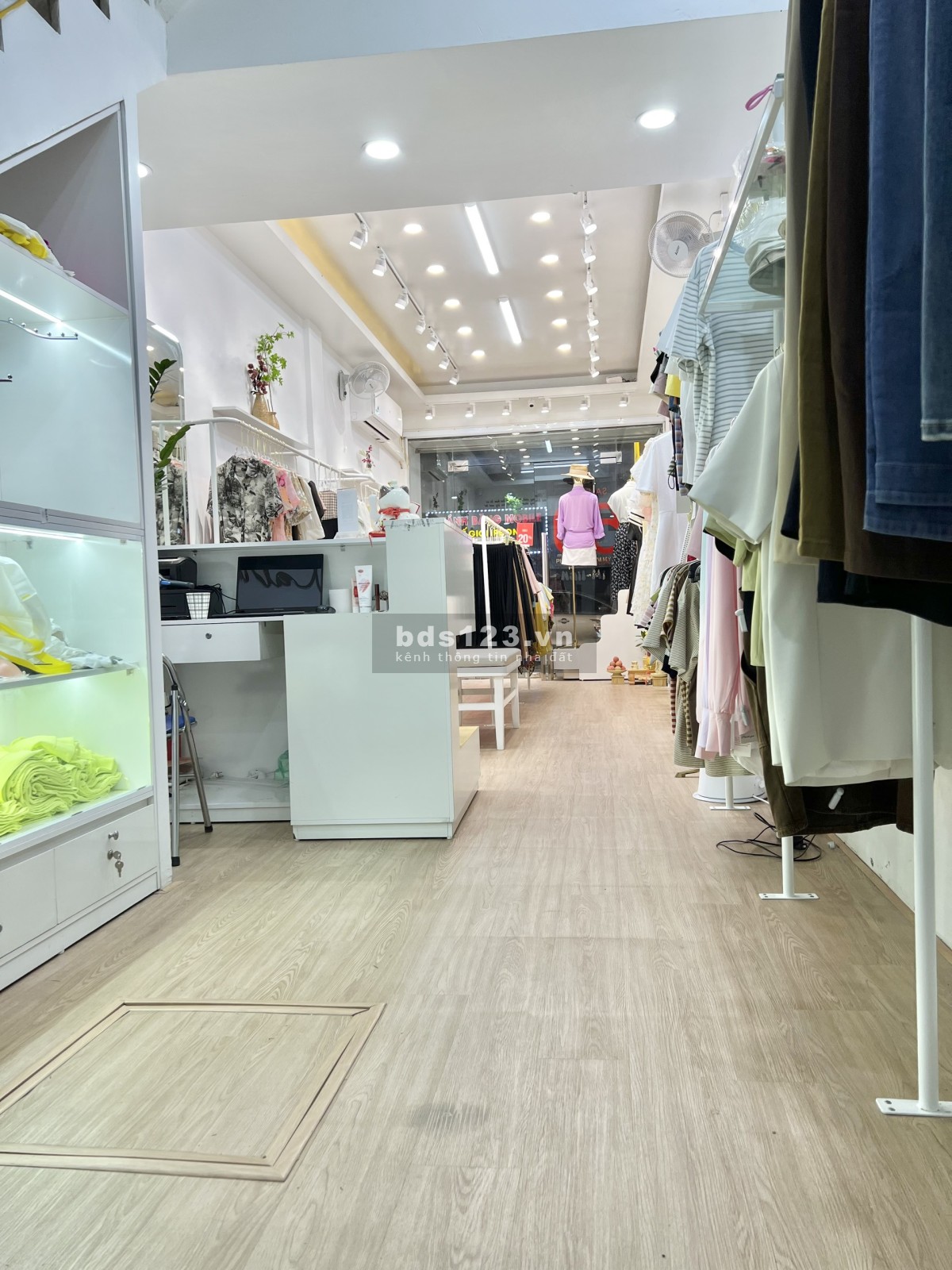 Cần sang nhượng MBKD thời trang MT 3.5m, 70m2 x 2 tầng, mặt phố Nguyễn Lương Bằng, Đống Đa, HN.