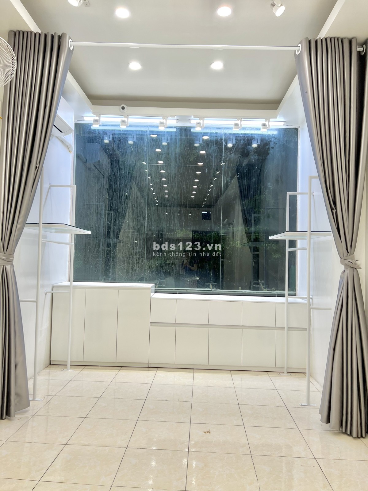 Cần sang nhượng MBKD thời trang MT 3.5m, 70m2 x 2 tầng, mặt phố Nguyễn Lương Bằng, Đống Đa, HN.