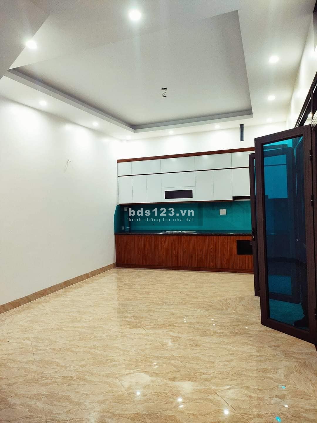 Bán nhà Tôn Đức Thắng, Đống Đa, diện tích 42M2*5 tầng, nhỉnh 3 tỷ, lô góc, dọn vào ở ngay