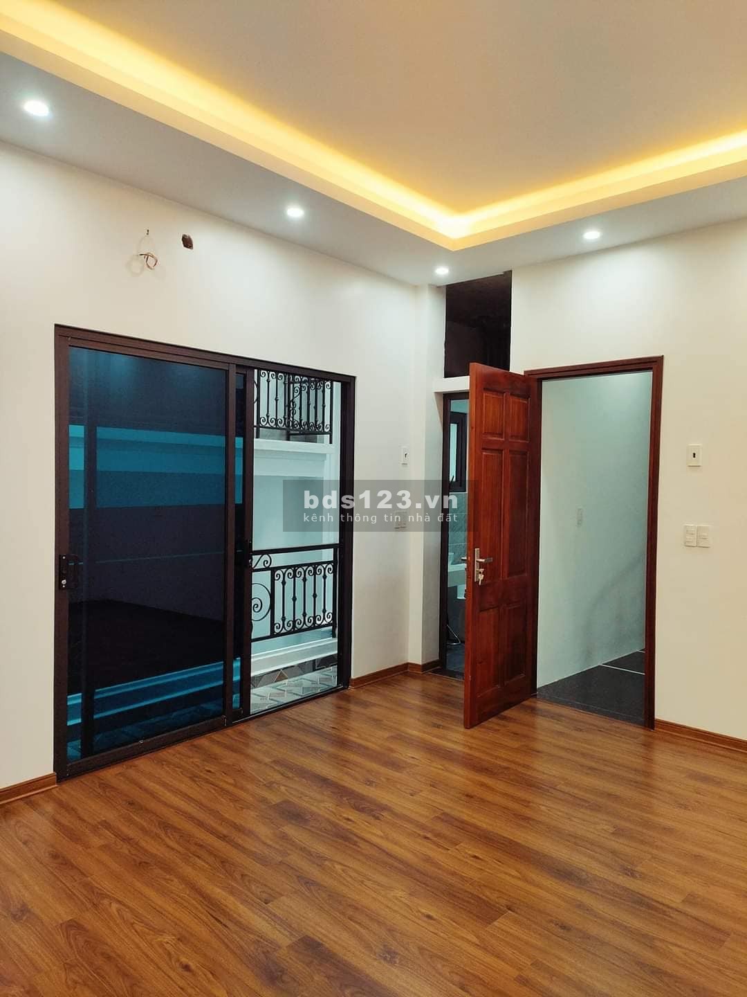 Gấp bán nhà Phùng Khoang, Nam Từ Liêm, diện tích 40M2*4 tầng, hơn 3 tỷ, ô tô đỗ cổng