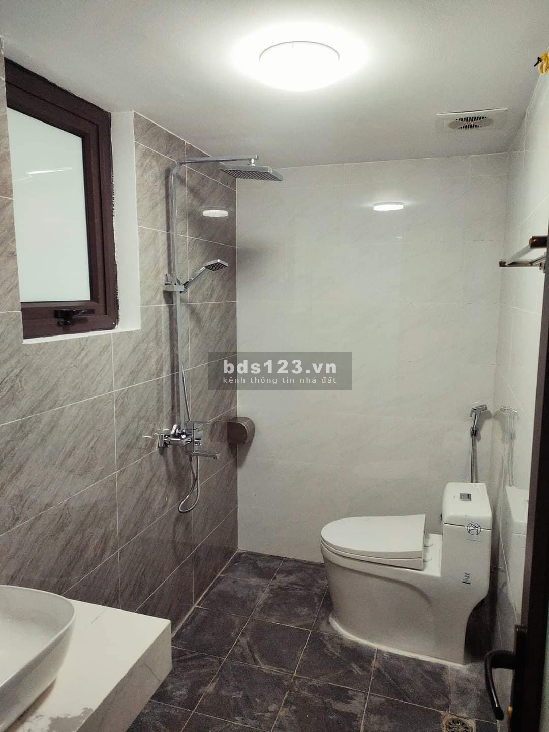 Gấp bán nhà Phùng Khoang, Nam Từ Liêm, diện tích 40M2*4 tầng, hơn 3 tỷ, ô tô đỗ cổng