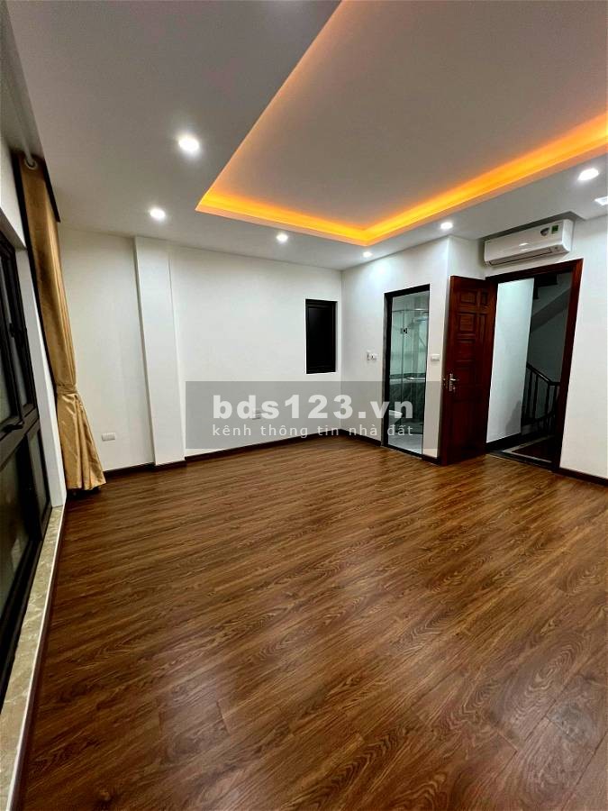 Gia đình tôi cần bán căn nhà mặt Phố Hồ Tùng Mậu 100m 6 tầng, mặt tiền 5m giá bán16 tỷ