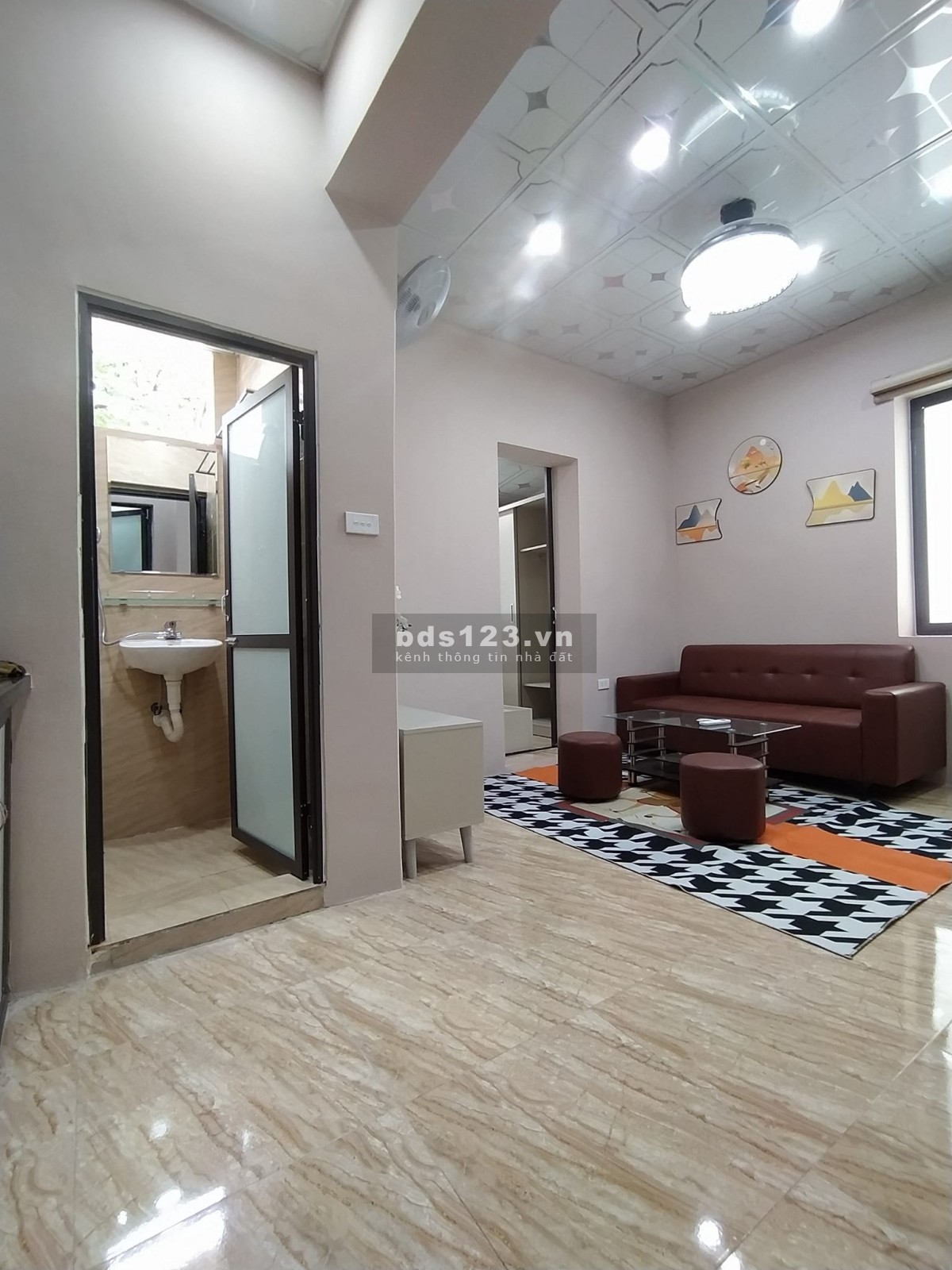 Bán căn hộ tại tập thể C6 Tập thể Kim Liên, 2pn, sổ riêng, công năng đầy đủ chỉ nhỉnh 1 tỷ