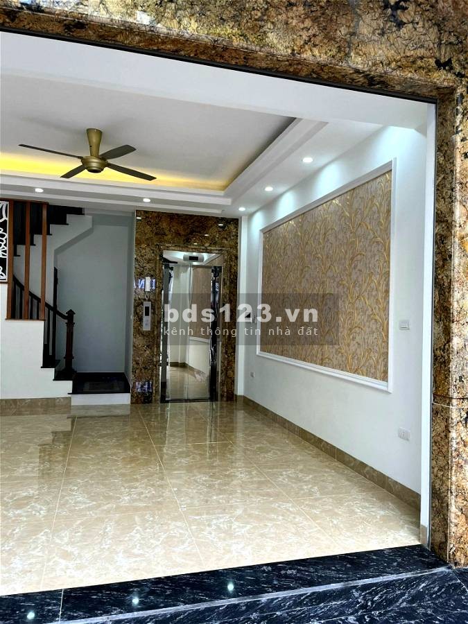 Gia đình tôi cần bán căn nhà mặt Phố Hồ Tùng Mậu 100m 6 tầng, mặt tiền 5m giá bán16 tỷ
