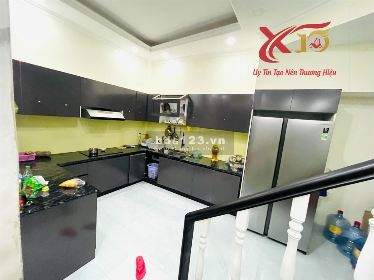 Cần bán gấp căn nhà phố gần cư xá Phúc Hải