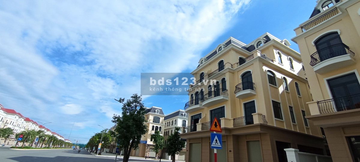 Độc quyền Shophouse Song lập 150m2 dường 51m HTLS 0% tới 24 tháng. Giá TỐT nhất The Empire VHOP2