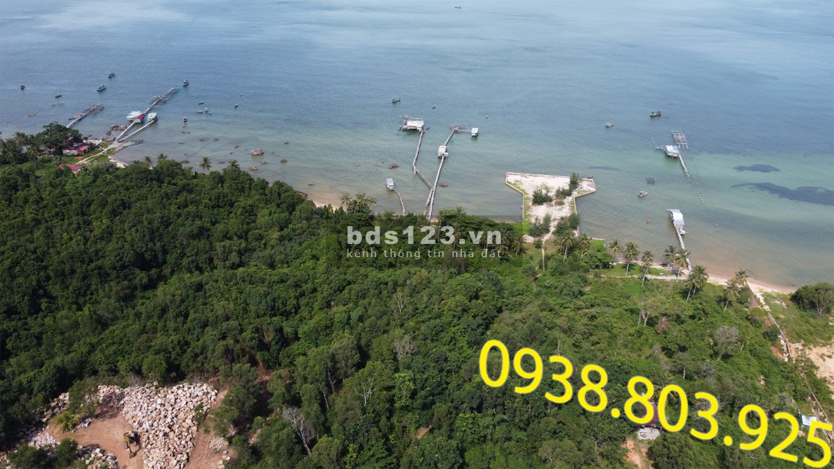 Bán đất mặt tiền và mặt biển phù hợp xây resort có 200 m2 thổ cư. 0938 803 925