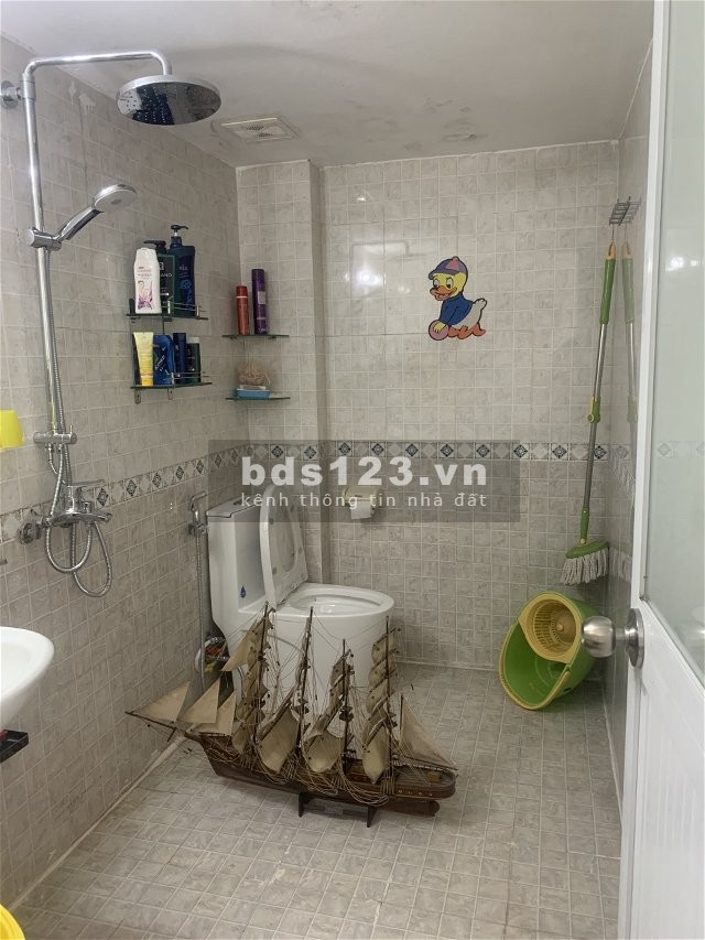 Bán gấp nhà Ngọc Thụy, ô tô vào nhà, MB 50m2, 3 tầng, giá 5,4 tỷ.