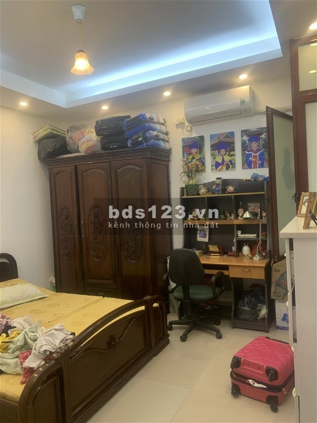 Bán gấp nhà Ngọc Thụy, ô tô vào nhà, MB 50m2, 3 tầng, giá 5,4 tỷ.