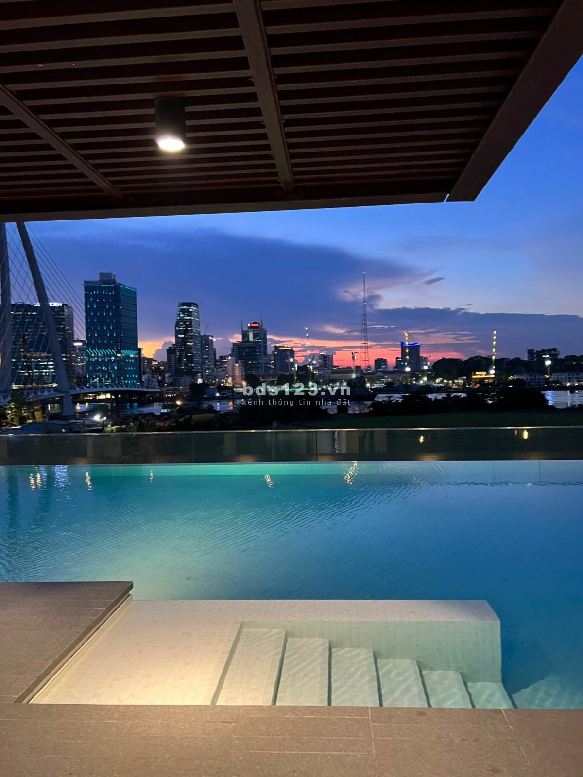 Bán căn hộ 2PN Metropole view bật nhất SG, giá 12 tỷ hướng tốt
