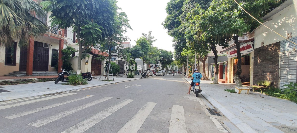 Cho thuê mặt bằng lô góc Nguyễn Du, Khai Quang. DT 230m2