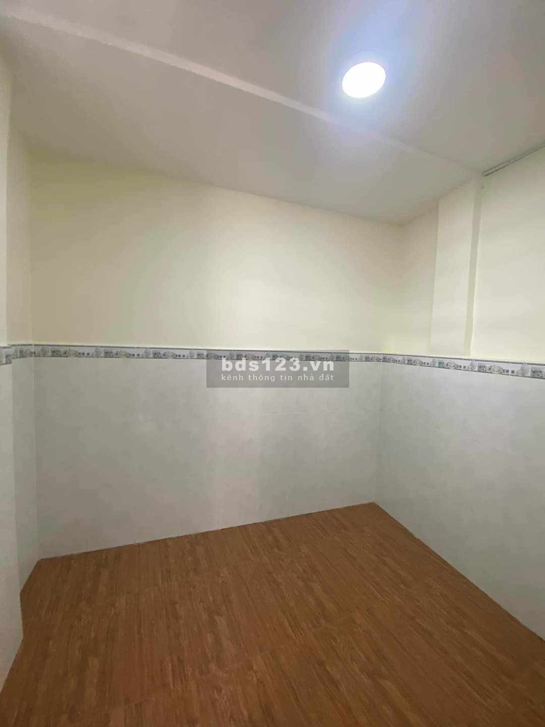 Nhà Lạc Long Quân, hẻm 8M. Tân Bình giáp quận 10. Giá 7.8 tỷ